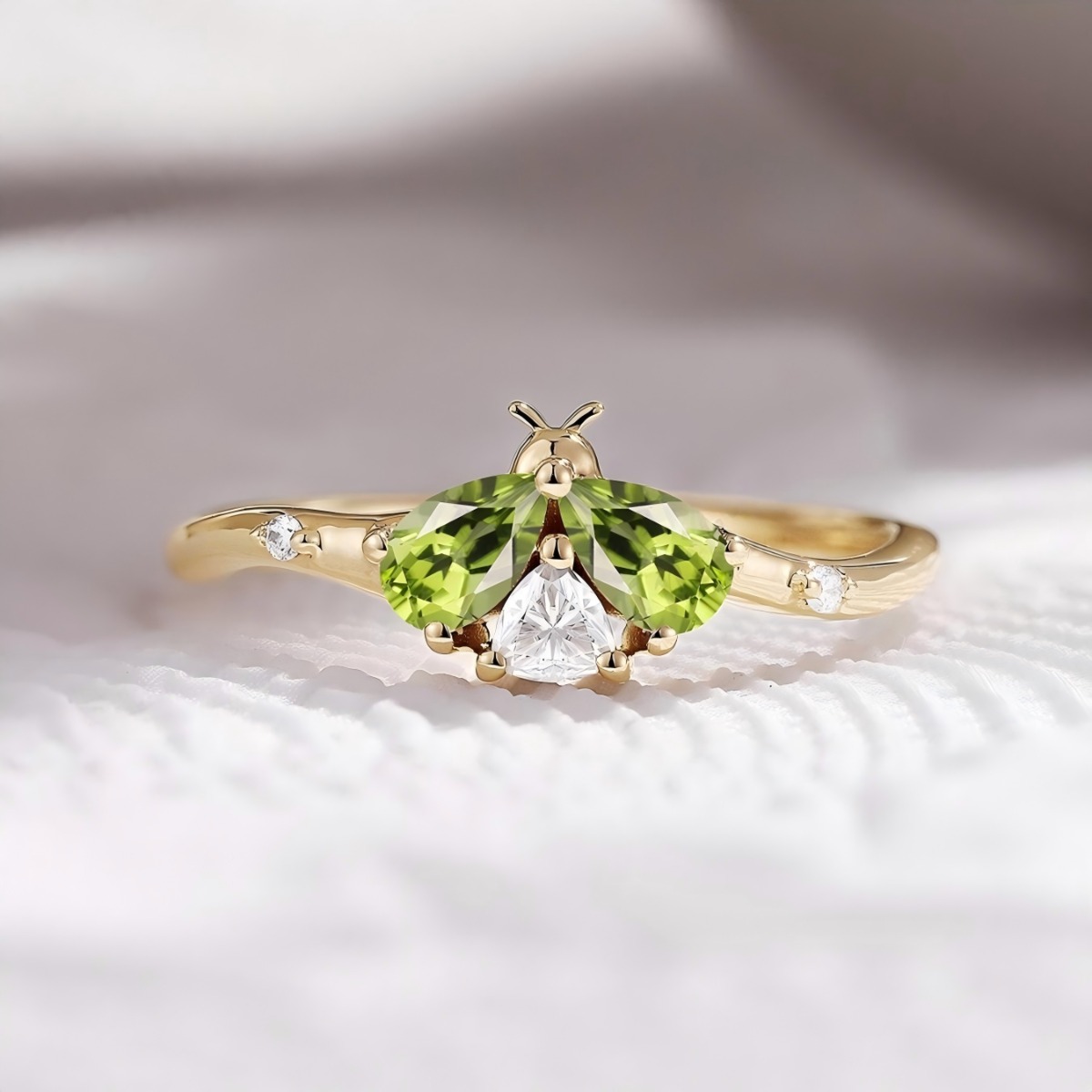 Men's Elegant Insect Motif Dainty Ring with Bee Design